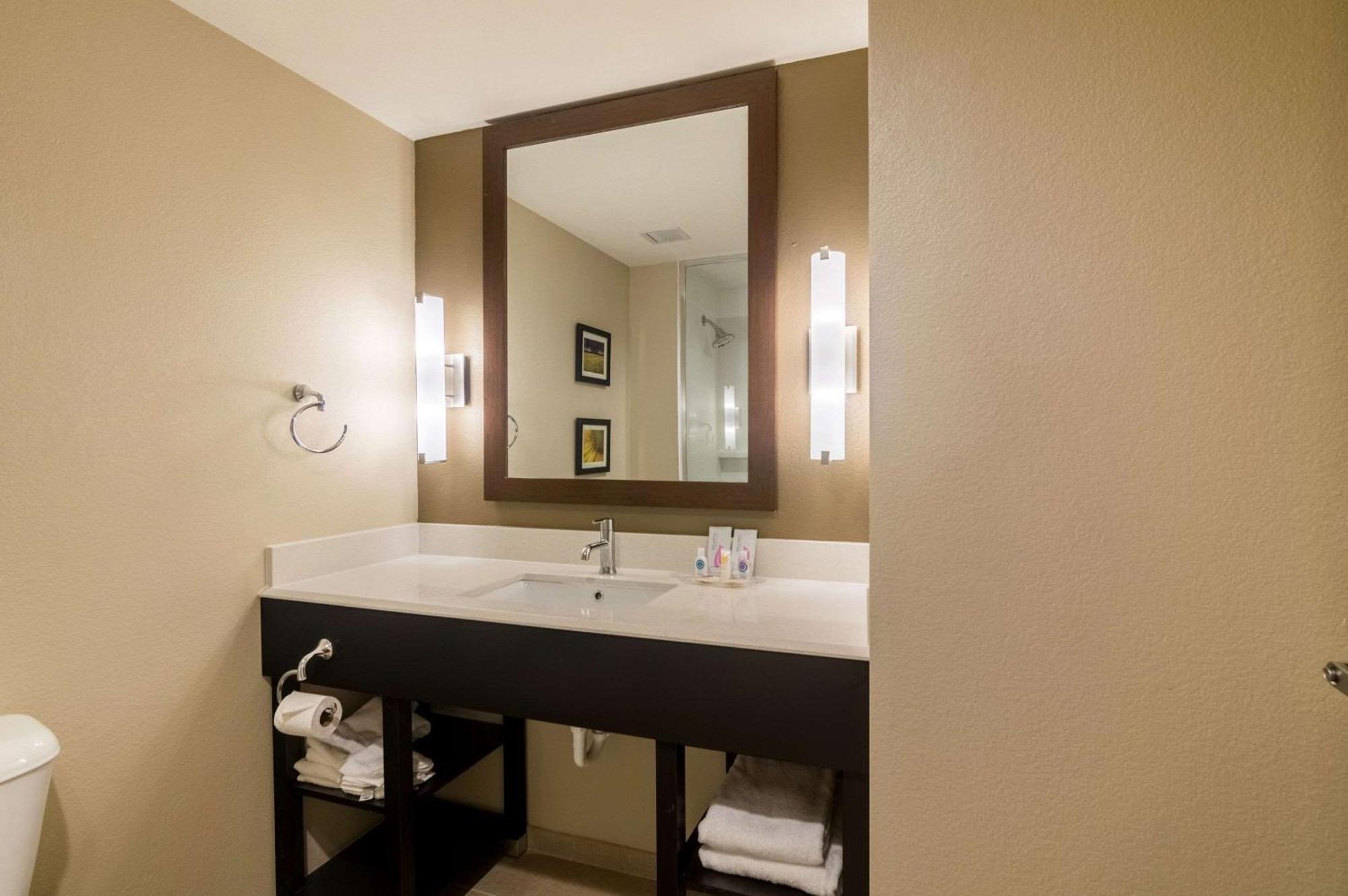 Comfort Suites Meridian And I-40 Oklahoma City Eksteriør billede