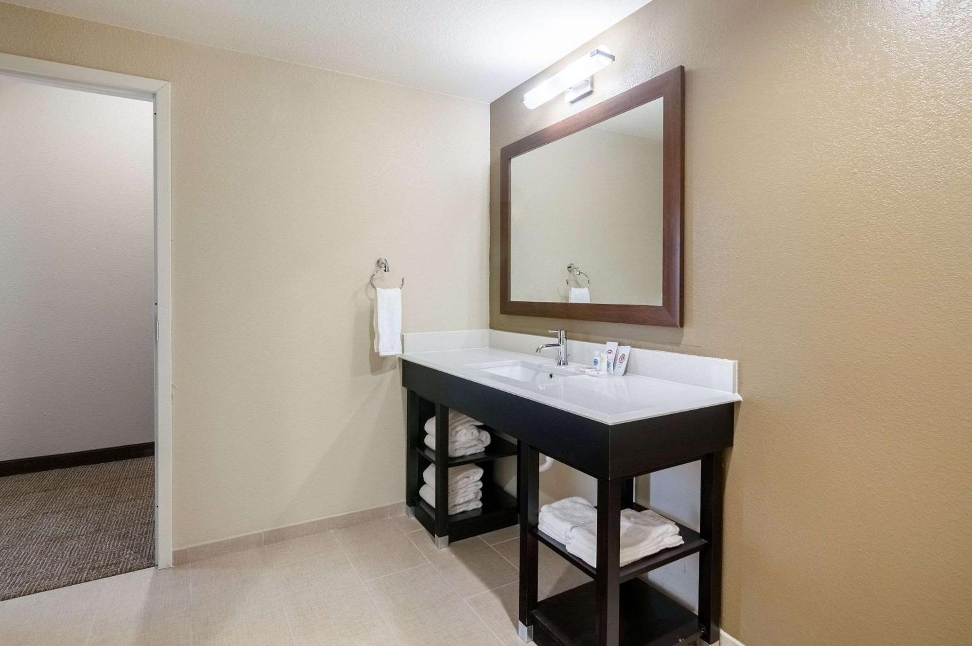 Comfort Suites Meridian And I-40 Oklahoma City Eksteriør billede